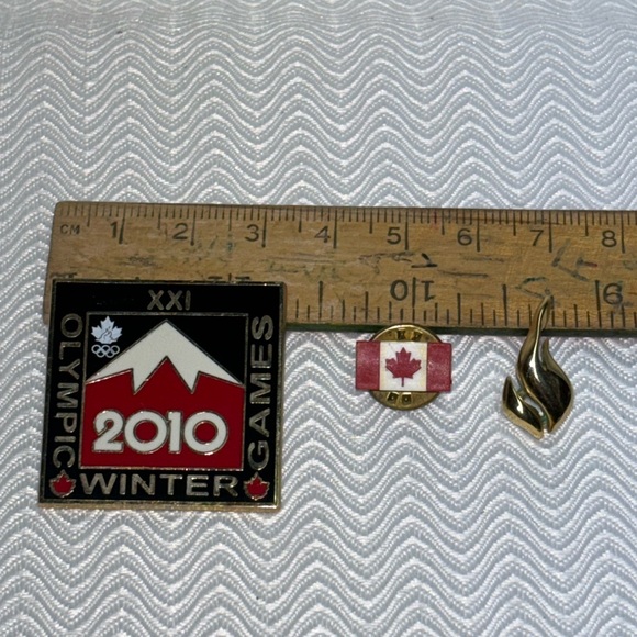 Olympic themed pins - Picture 1 of 4